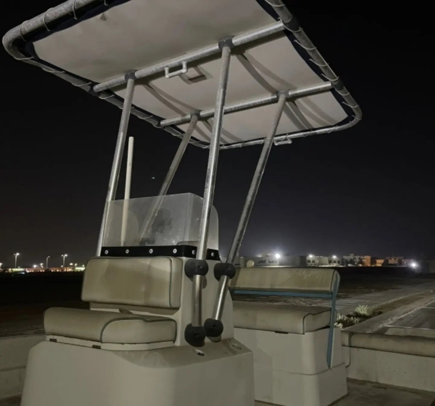 Barco de 24 pies 2014, sin motor, Abu Dhabi — Abu Dabi, EAU