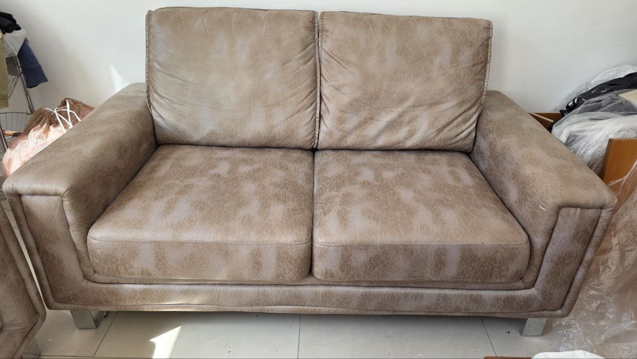 Sofá de 2 plazas 156 cm, beige — Limasol, Chipre Sofá de 2 plazas 156 cm, beige — Limasol, Chipre