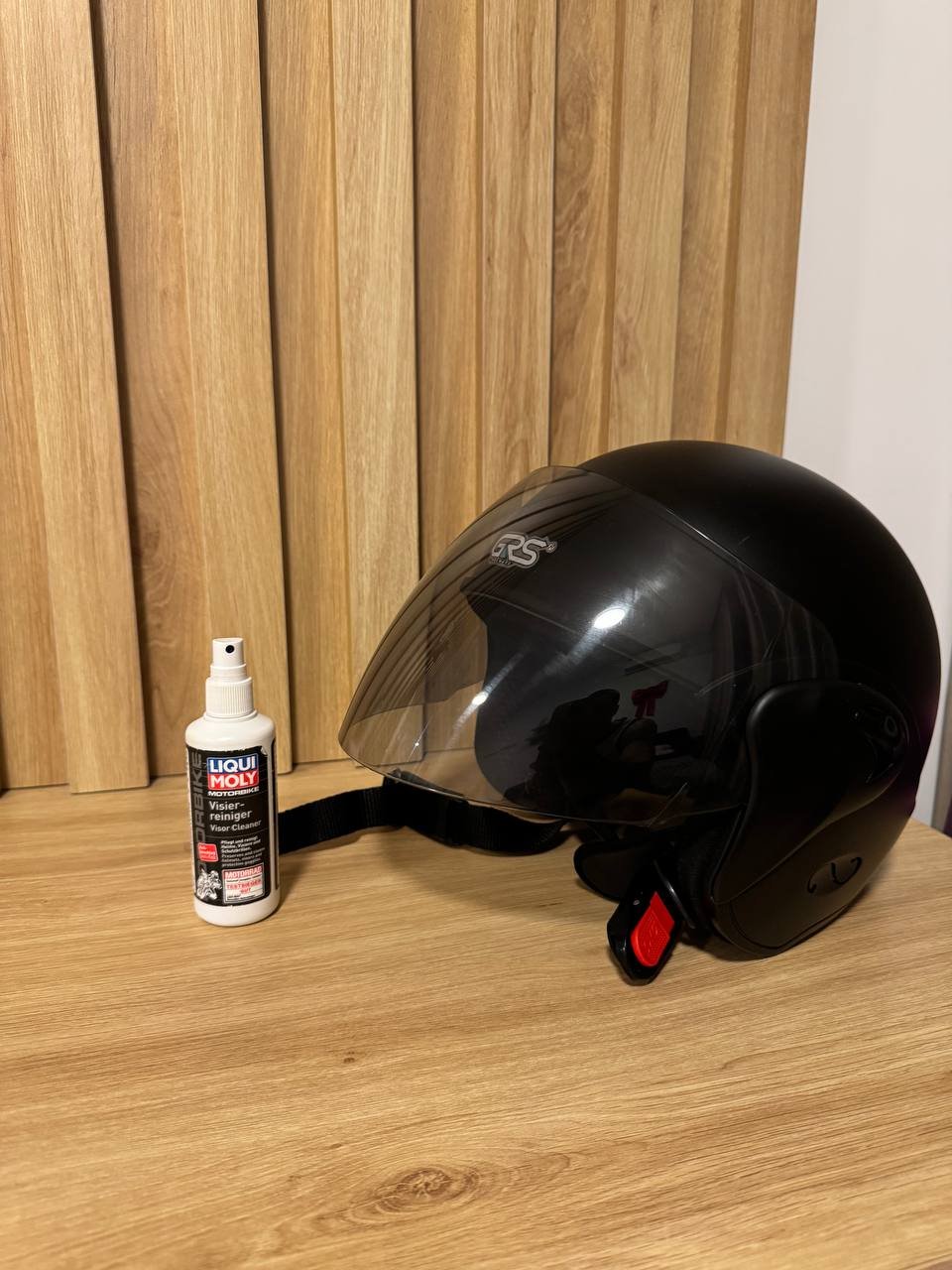 3/4 motorcycle helmet (56 cm) almost new + visor cleaner — Nha Trang, Vietnam 3/4 motorcycle helmet (56 cm) almost new + visor cleaner — almost new — Nha Trang, Vietnam