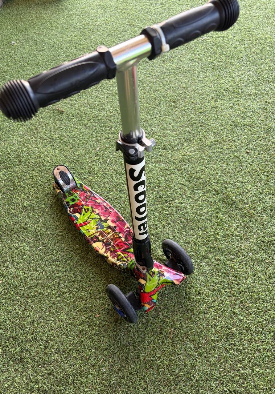 3-wheel scooter, 8 EUR — Larnaca, Cyprus 3-wheel scooter, 8 EUR — Larnaca, Cyprus