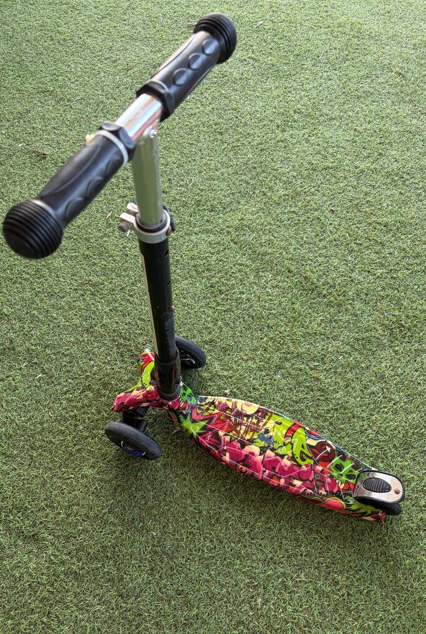 3-wheel scooter, 8 EUR — Larnaca, Cyprus 3-wheel scooter, 8 EUR — Larnaca, Cyprus