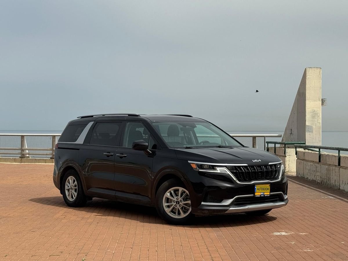 Kia Carnival 2023 EX minivan automatic petrol 290 hp 45000 km — Tel Aviv, Israel