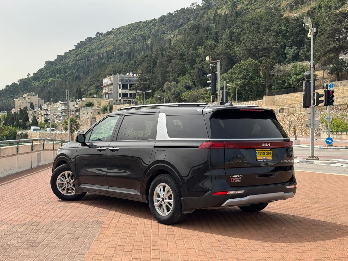 Kia Carnival 2023 EX minivan automatic petrol 290 hp 45000 km — Tel Aviv, Israel