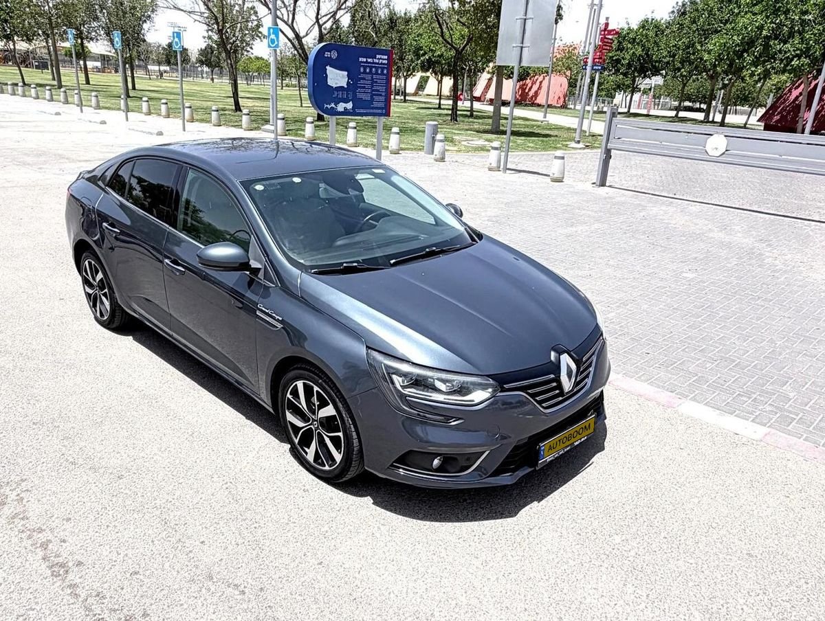 Renault Megane 2021 gray sedan robot diesel 116 hp Intense 130000 km — Tel Aviv, Israel