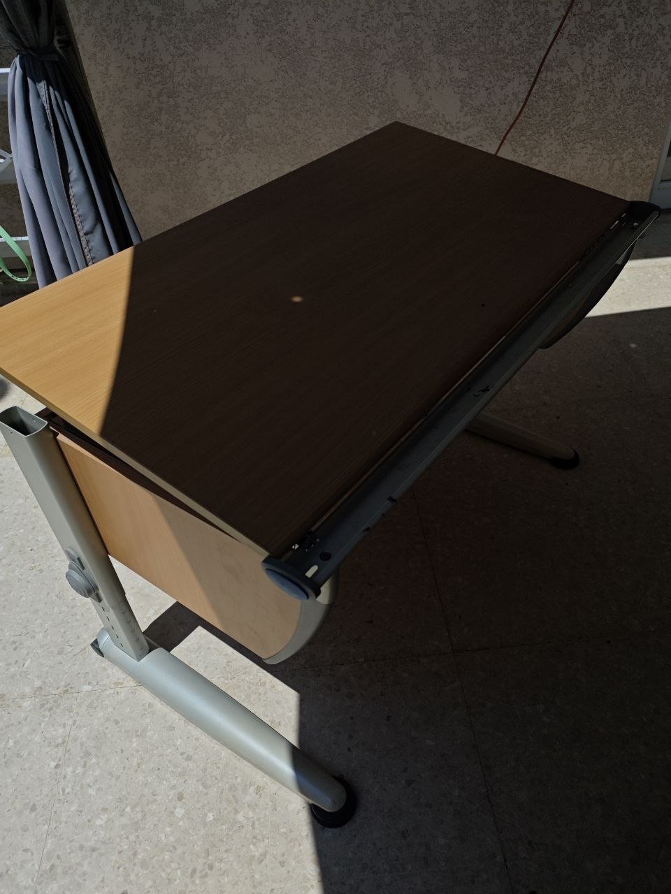Escritorio/mesa ajustable para estudio — Limasol, Chipre