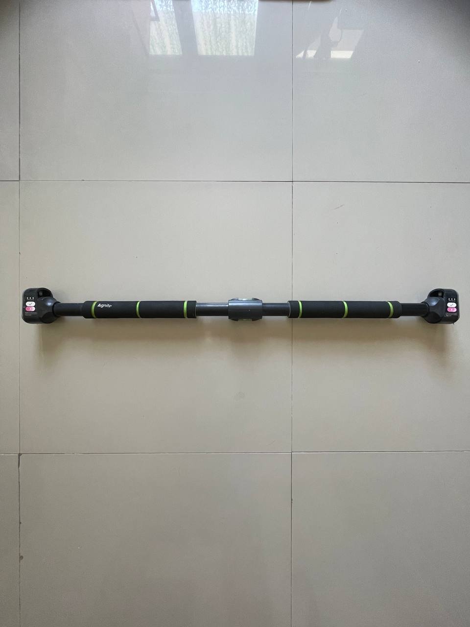 Agnite telescopic pull-up bar 90-140 cm — used — Bali, Indonesia