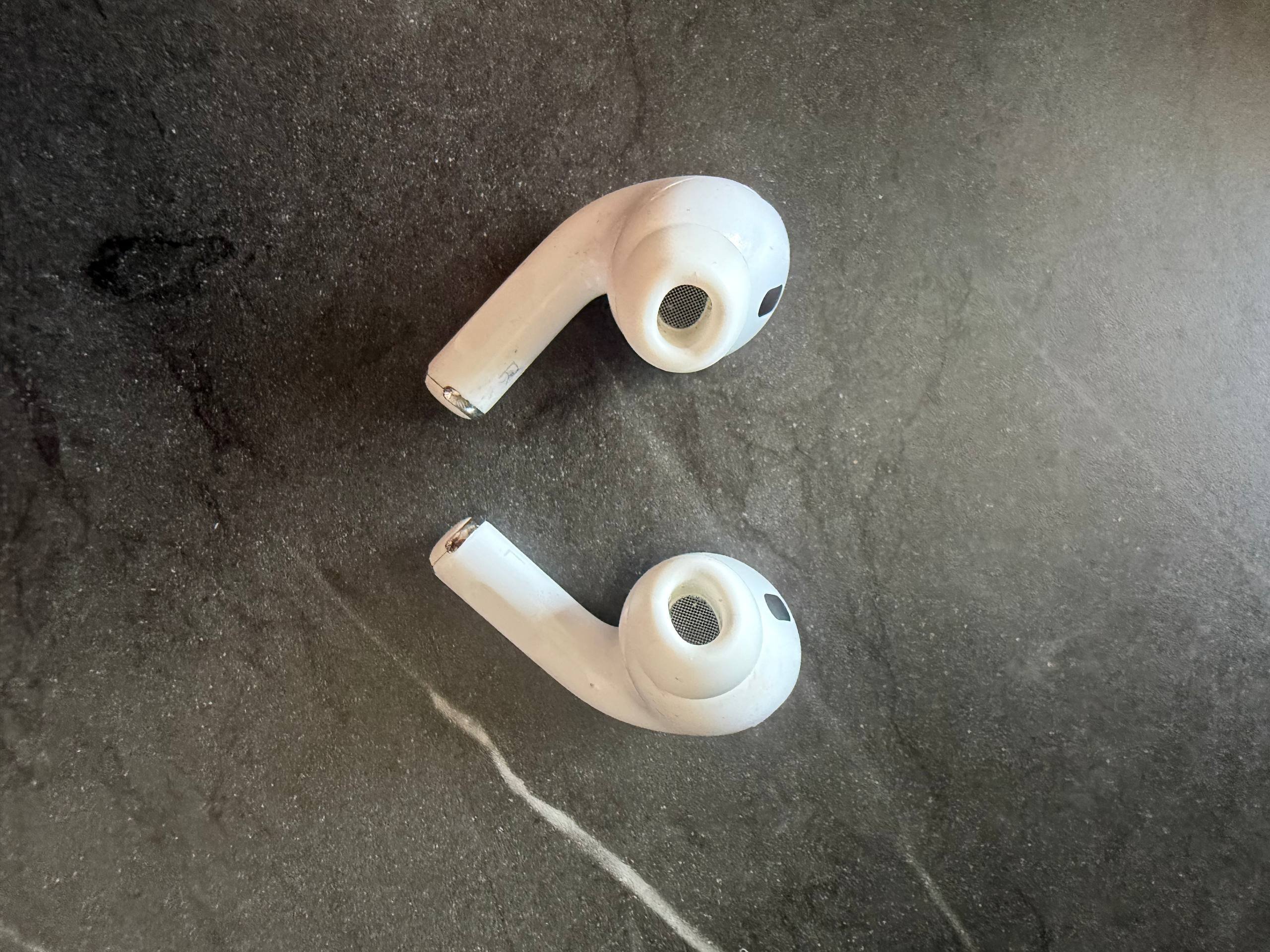 سماعات AirPods Pro 2 (الجيل الثاني) بيضاء بدون علبة — باتايا, تايلاند سماعات AirPods Pro 2 (الجيل الثاني) بيضاء بدون علبة — مستعمل — باتايا, تايلاند