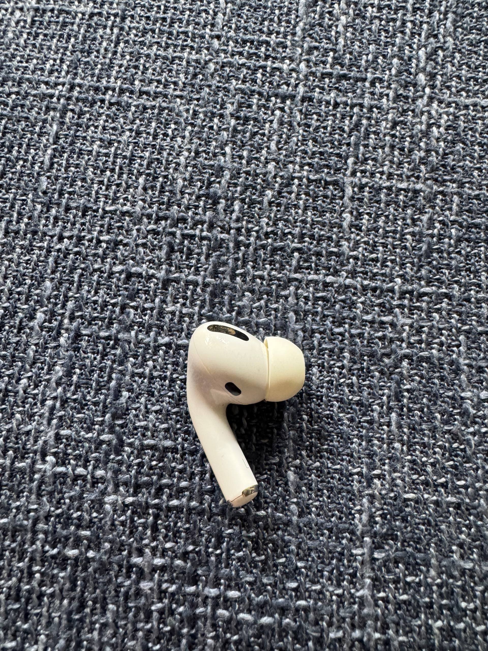 Auricular AirPods Pro (izquierdo) 500 IDR — usado — Bali, Indonesia