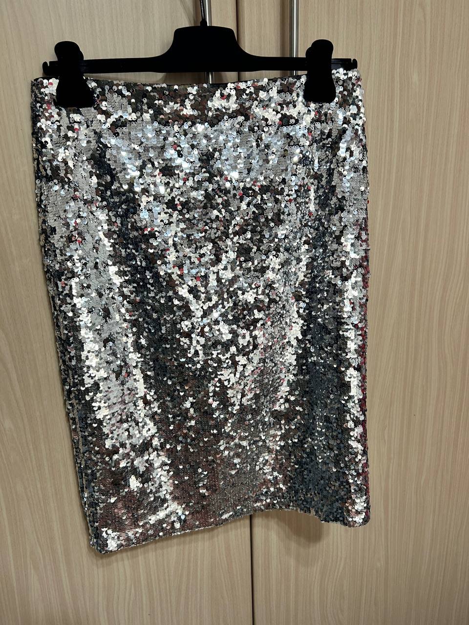 Alice + Olivia sequin skirt, size M — Dubai, UAE