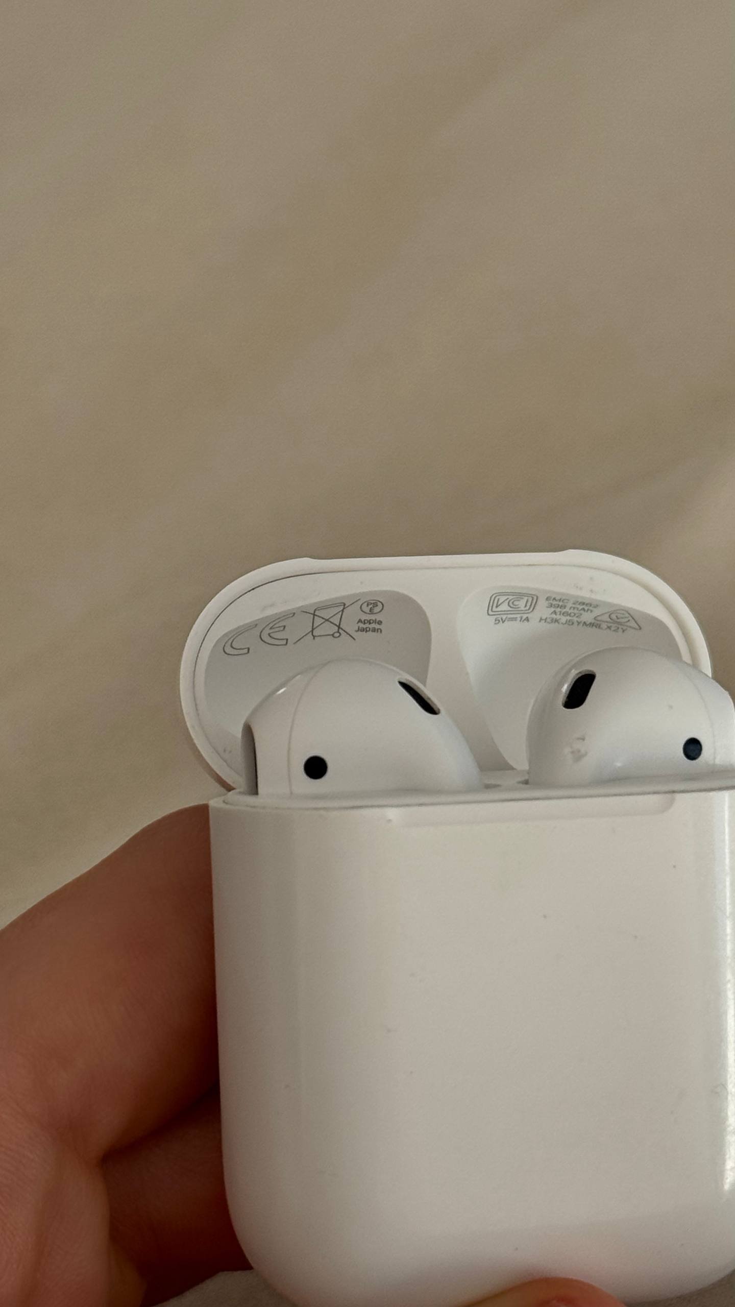 Apple AirPods 2 (Lightning) 5000 RSD — Белград, Сербия Apple AirPods 2 (Lightning) 5000 RSD — б/у — Белград, Сербия