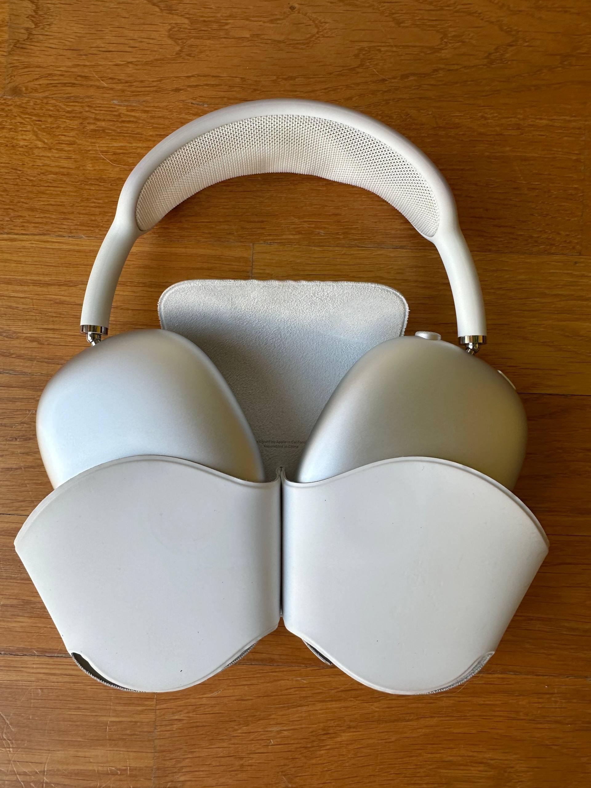 Apple AirPods Max Silver (Lightning) с Smart Case — Белград, Сербия Apple AirPods Max Silver (Lightning) с Smart Case — Очень хорошее — Белград, Сербия