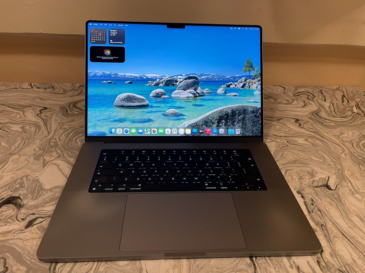 Apple MacBook Pro 16" M2 Pro 16/512 2023 — used with scratches and sticker marks — Belgrado, Serbia