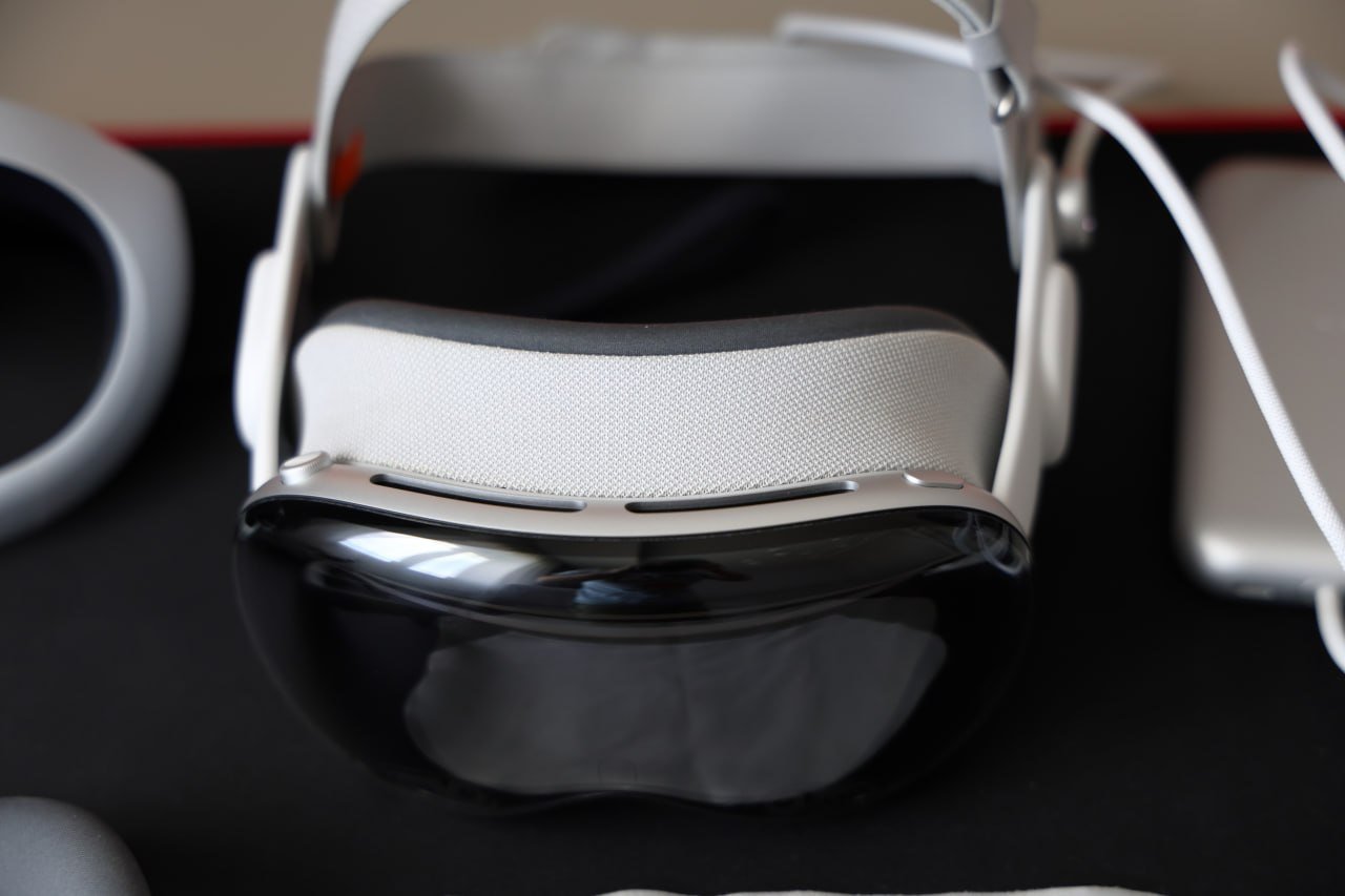 Apple Vision Pro VR очки 512GB M2, VisionOS 26 — как новый — Белград, Сербия