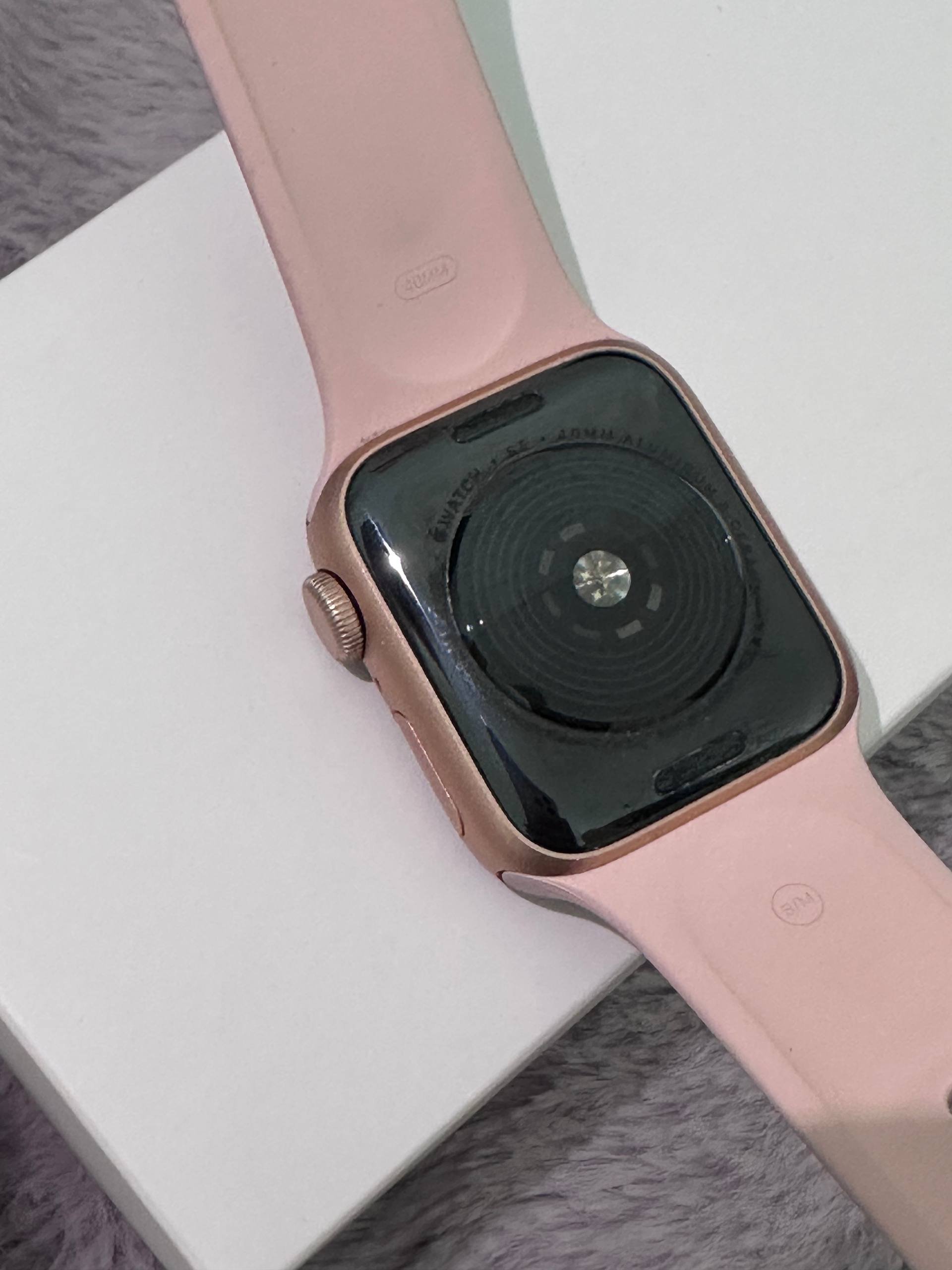 Apple Watch SE 2022 7000 RUB — used — Saint Petersburg, Russia