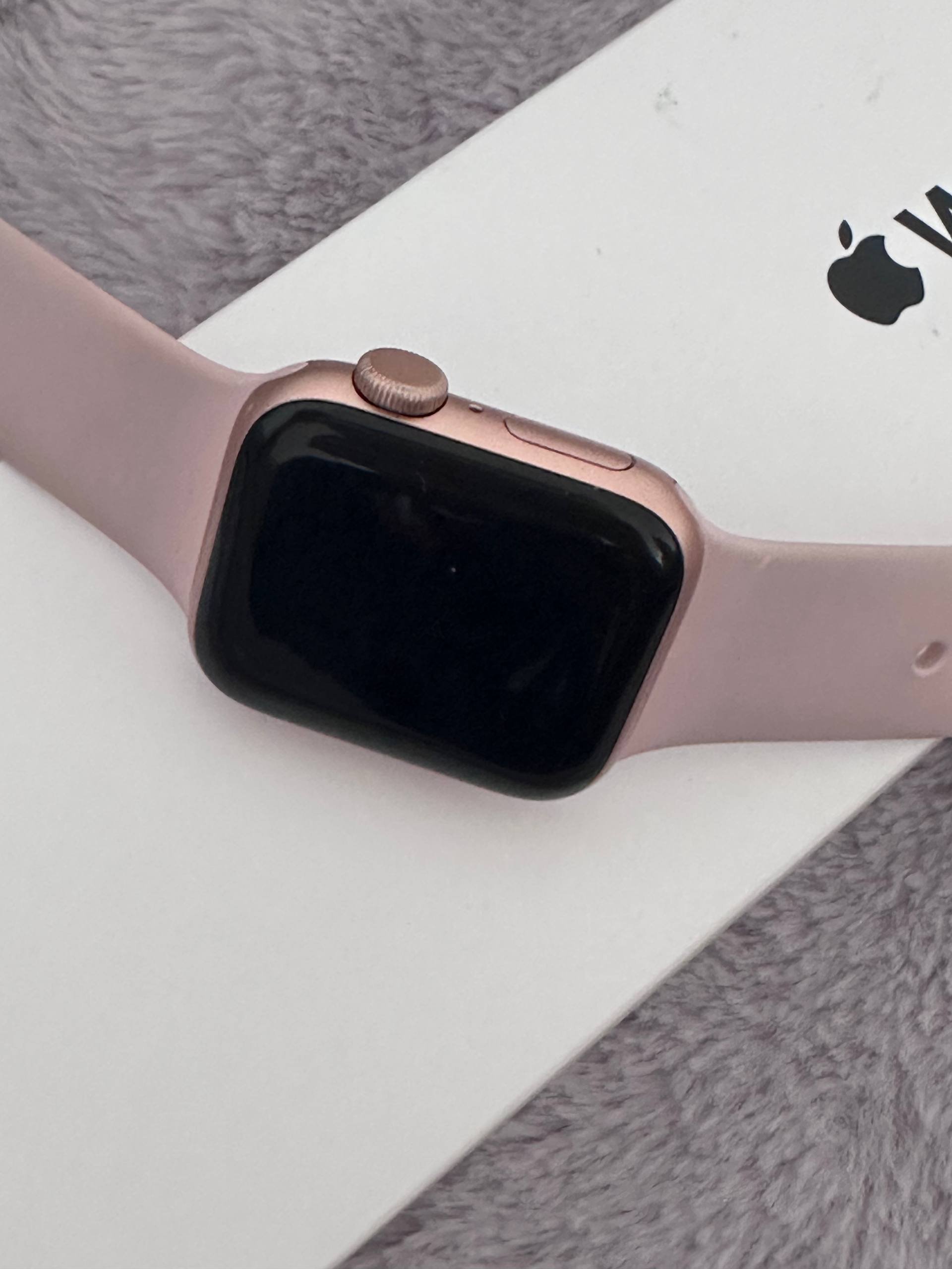 Apple Watch SE 2022 7000 RUB — used — Saint Petersburg, Russia