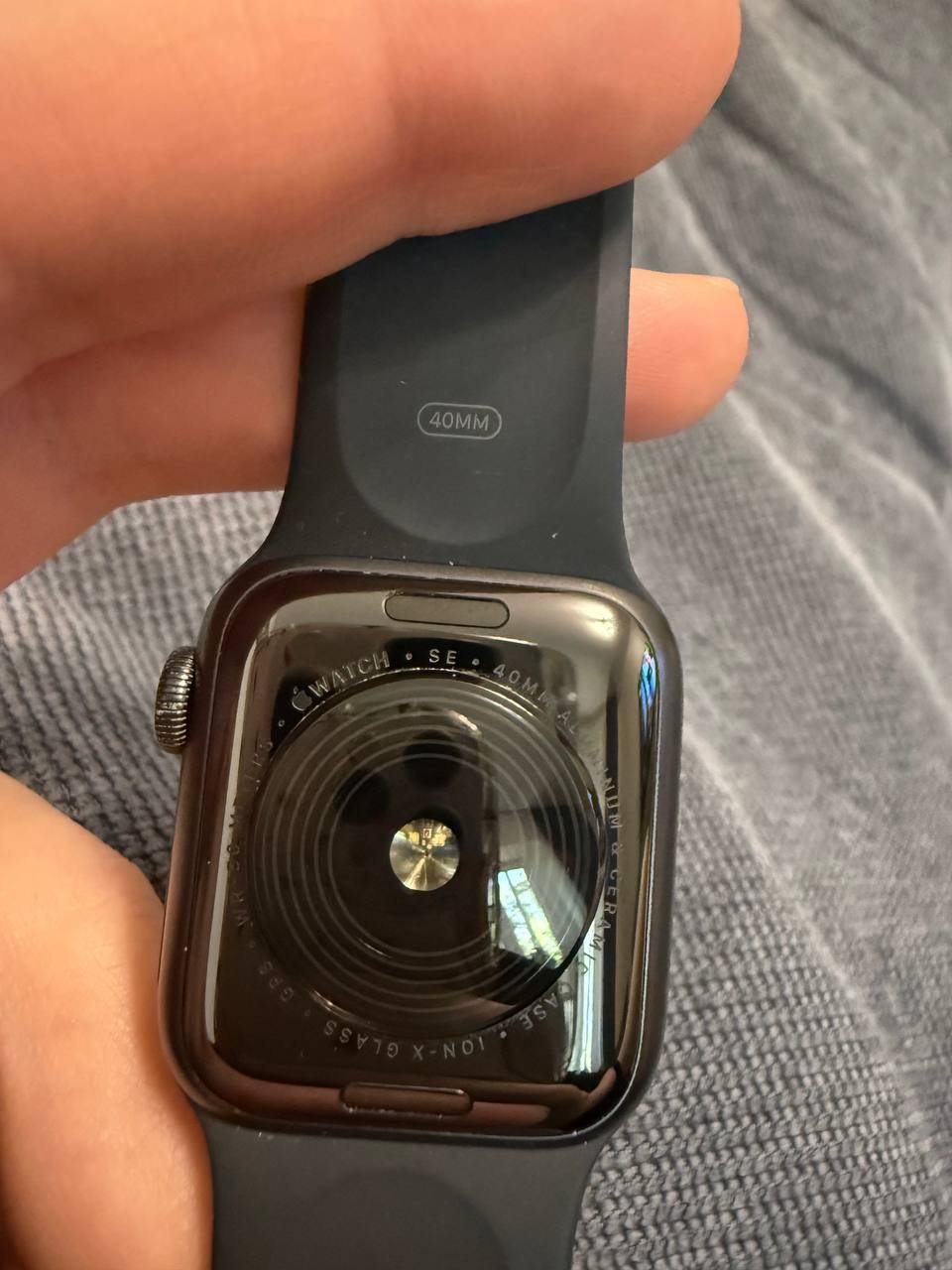 Apple Watch SE 40mm Space Gray, 98% battery — Moscow, Russia