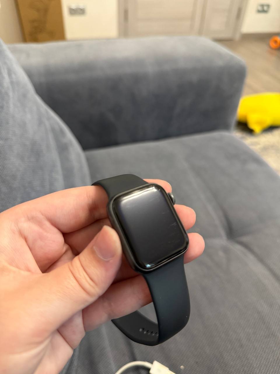 Apple Watch SE 40mm Space Gray, 98% battery — Moscow, Russia