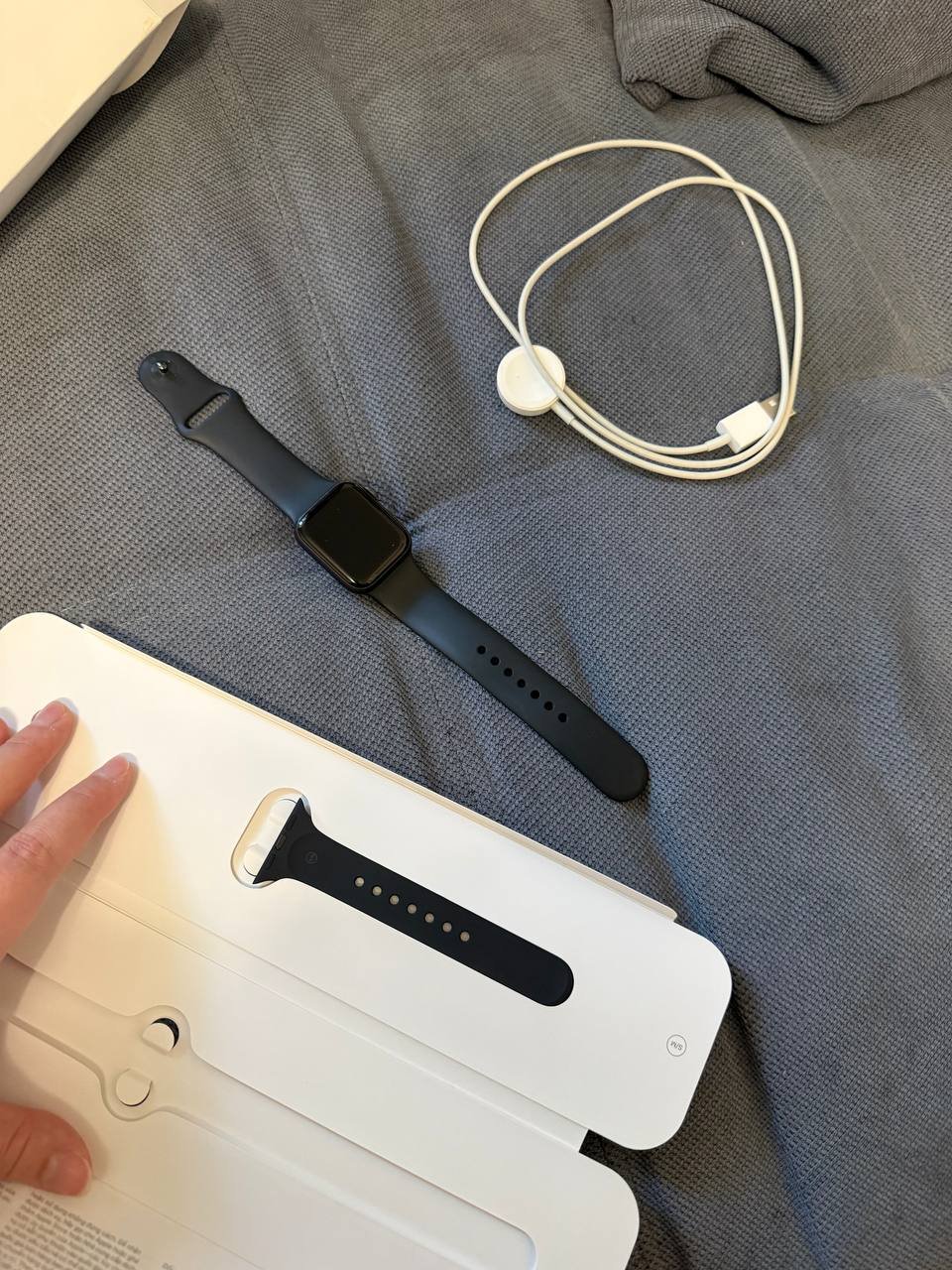 Apple Watch SE 40mm Space Gray, 98% battery — Moscow, Russia