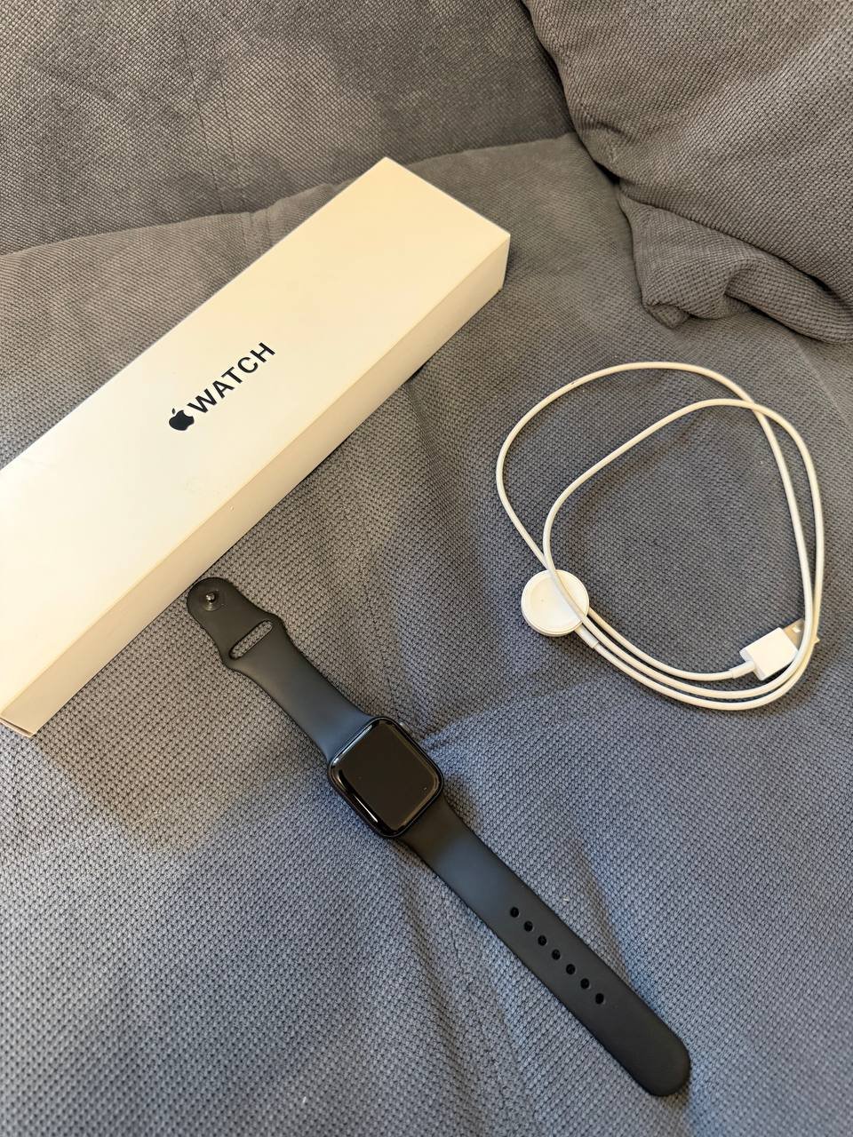 Apple Watch SE 40mm Space Gray, 98% battery — Moscow, Russia
