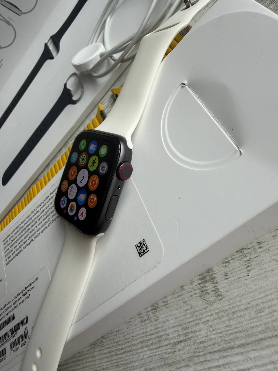 Apple Watch SE 44mm GPS Cellular Midnight, 93% — como nuevo — Batumi, Georgia