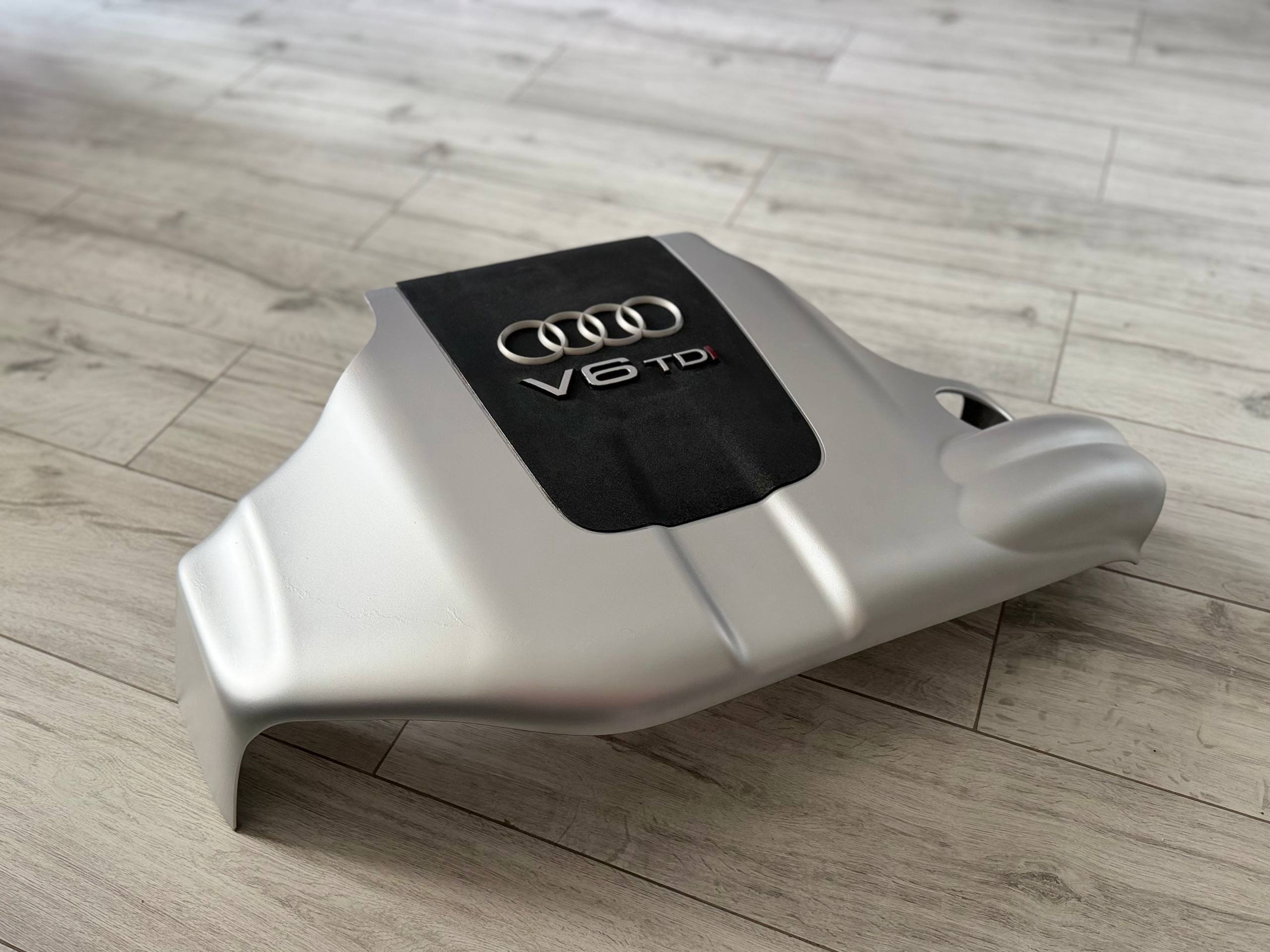 Tapa decorativa del motor Audi A6 C5 2.5 TDI — Moscú, Rusia