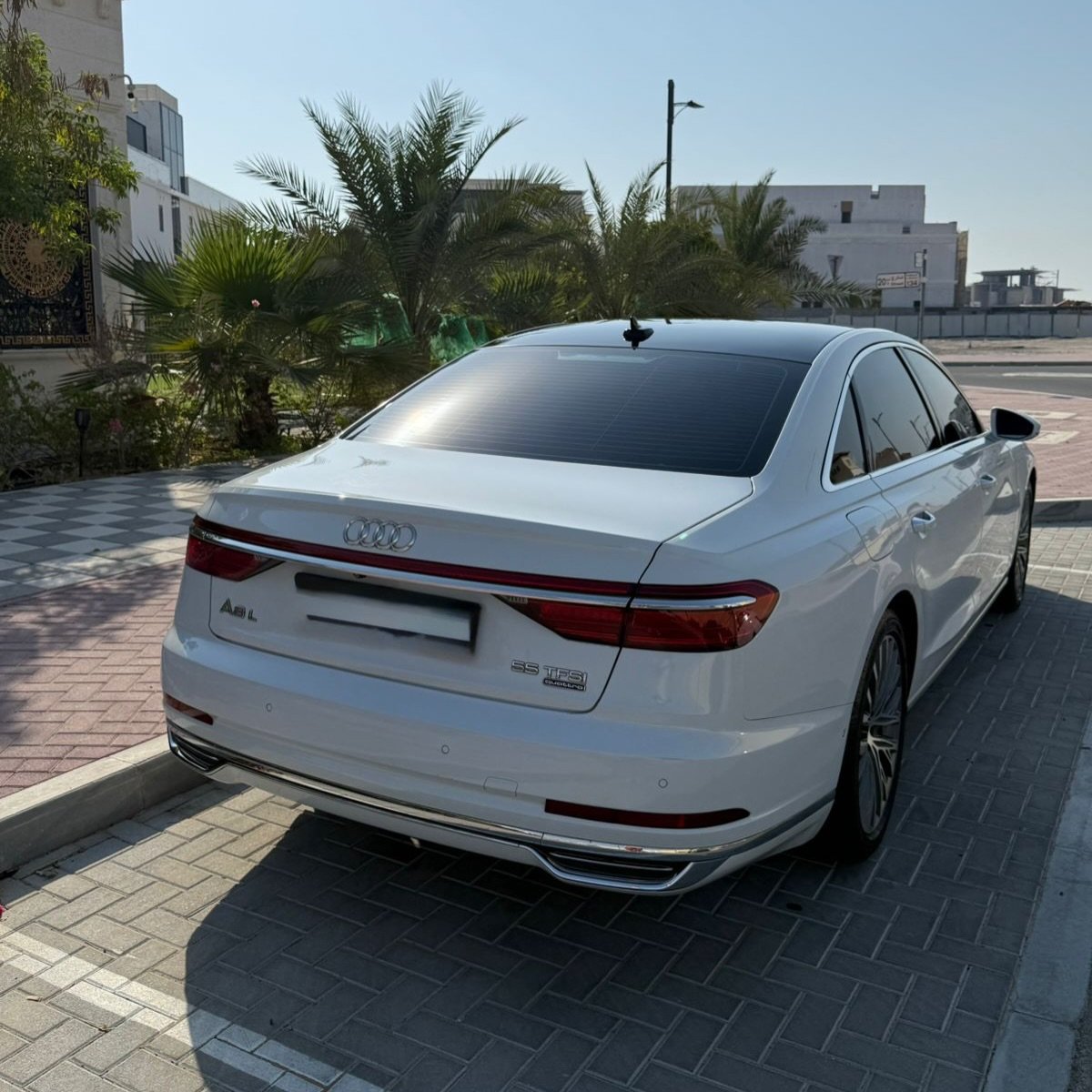 Audi A8L Quattro 2018, 83 000 AED — Дубай, ОАЭ Audi A8L Quattro 2018, 83 000 AED — Дубай, ОАЭ