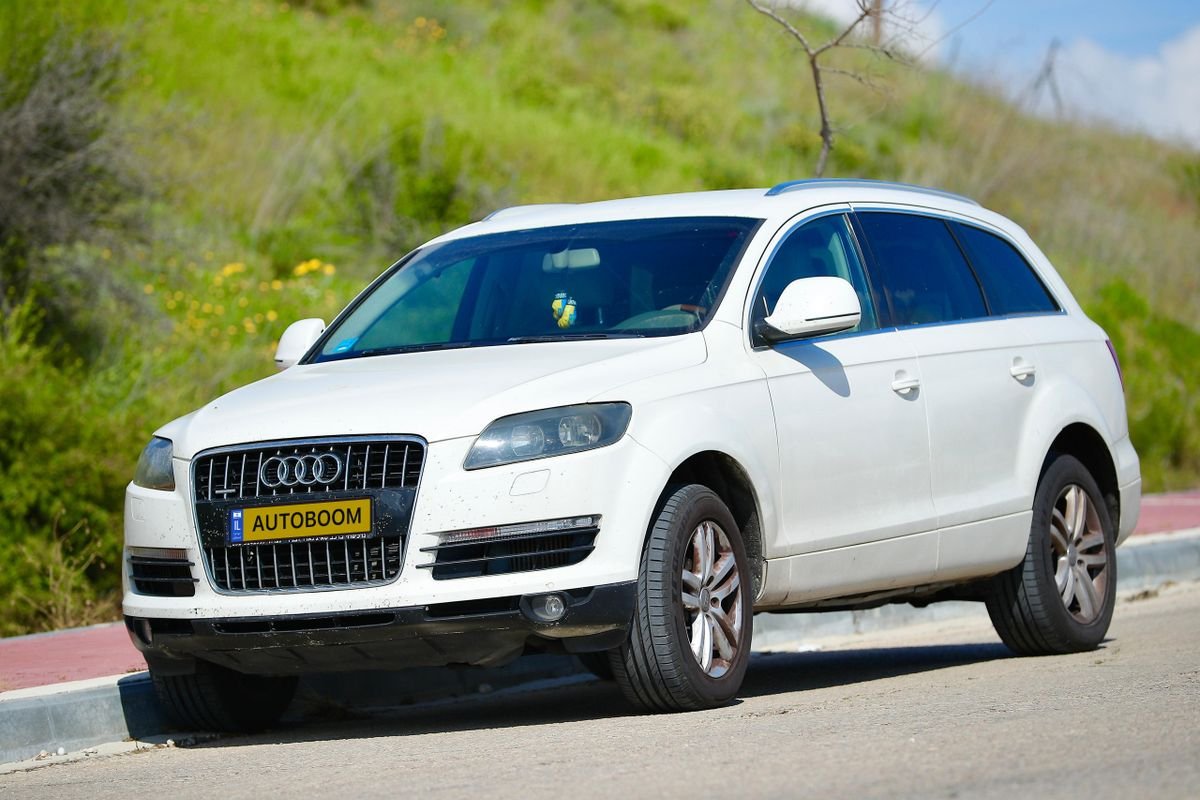 Audi Q7 2008 white diesel 3.0 automatic AWD — Netanya, Israel