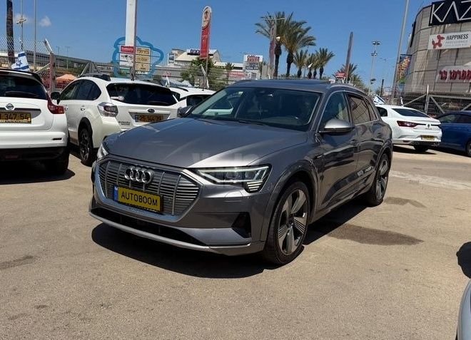 Audi Q8 e-tron 2019 gray automatic — Haifa, Israel