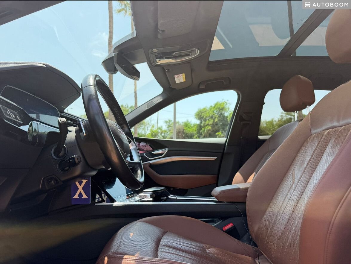 Audi Q8 e-tron 2019 white Advanced Premium — Tel Aviv, Israel