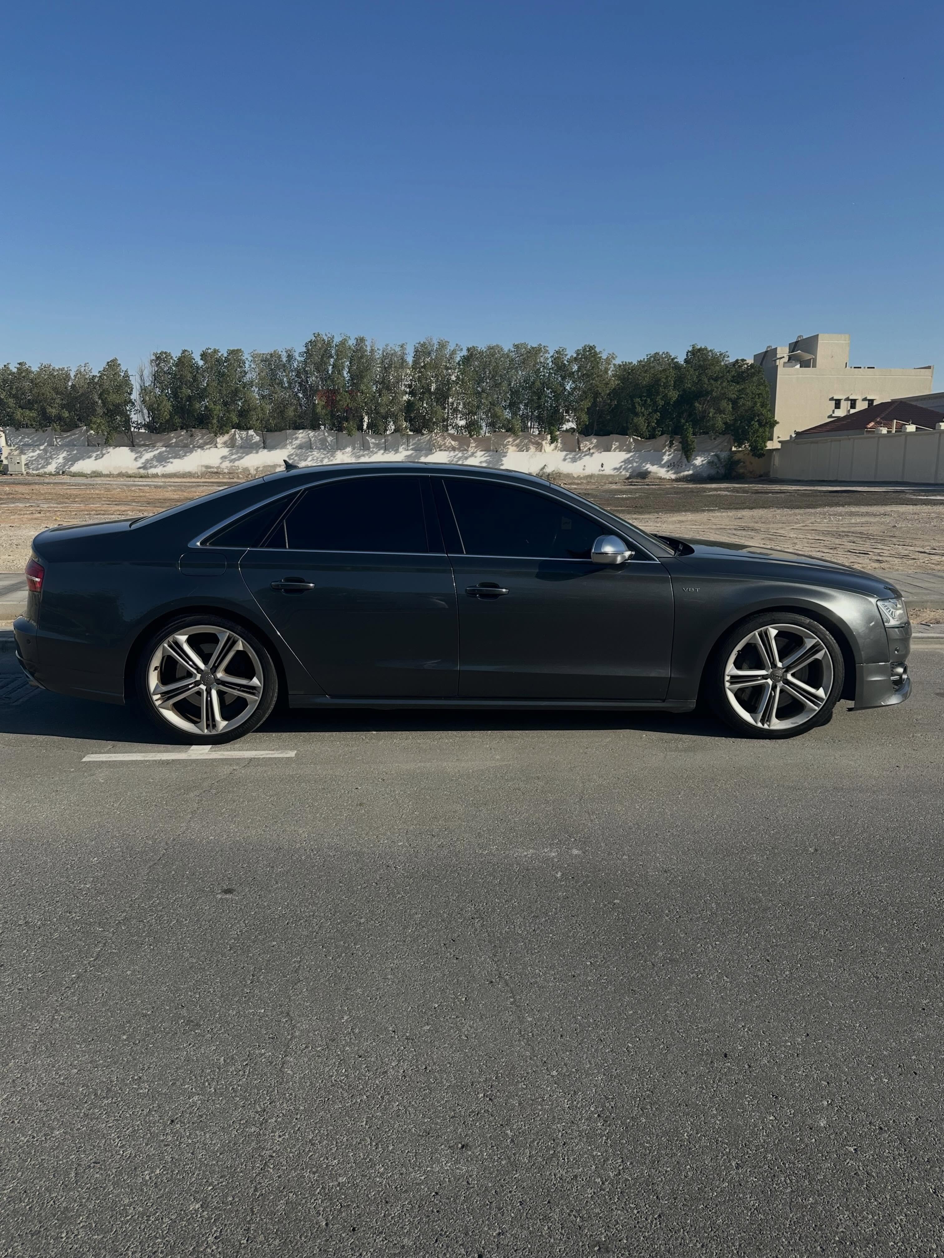 Audi S8 2015 GCC, 265000 km, no issues — serviced and ready to use — Dubai, UAE