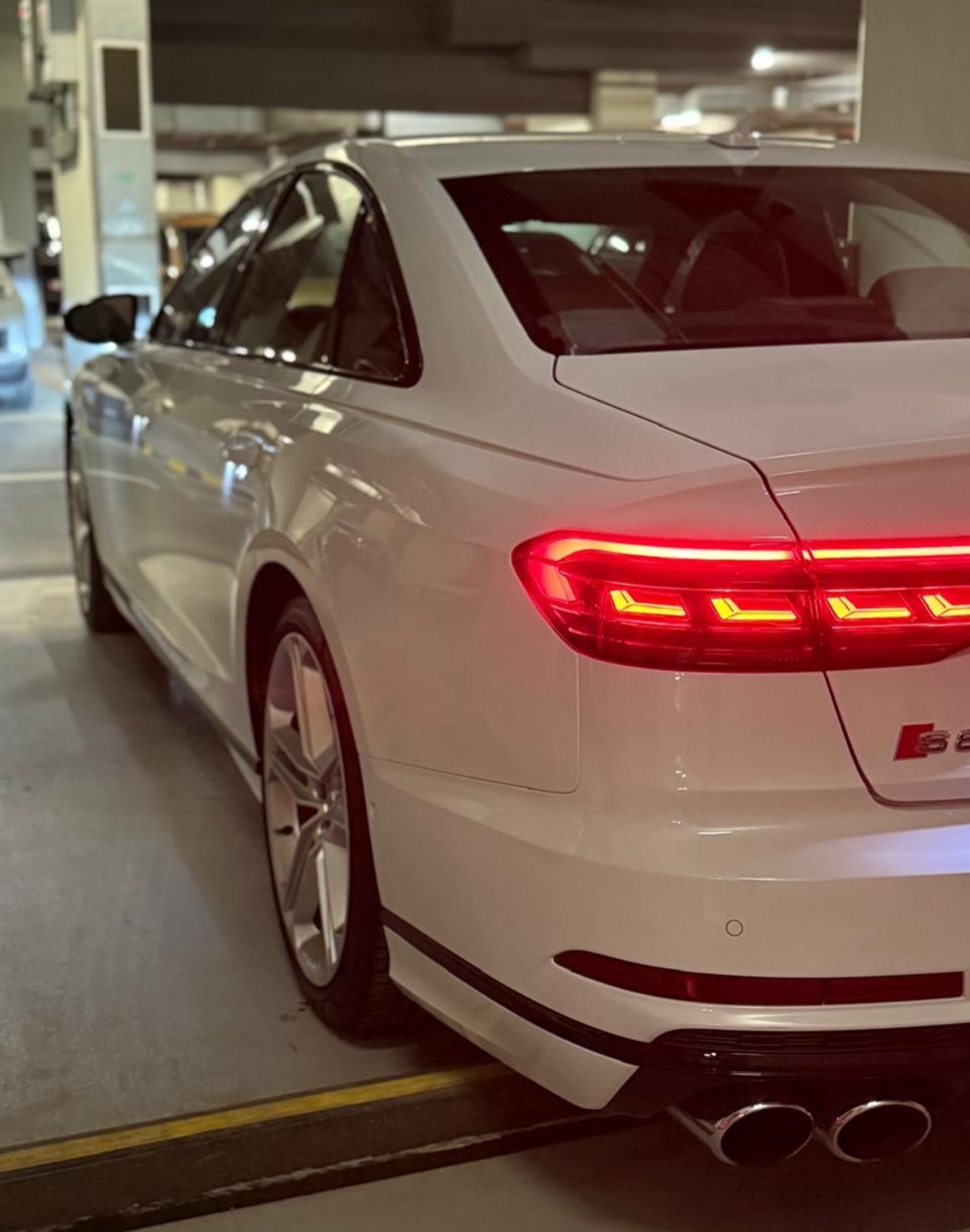 Audi S8 2020 GCC белый, коричневый салон — Дубай, ОАЭ Audi S8 2020 GCC белый, коричневый салон — Дубай, ОАЭ