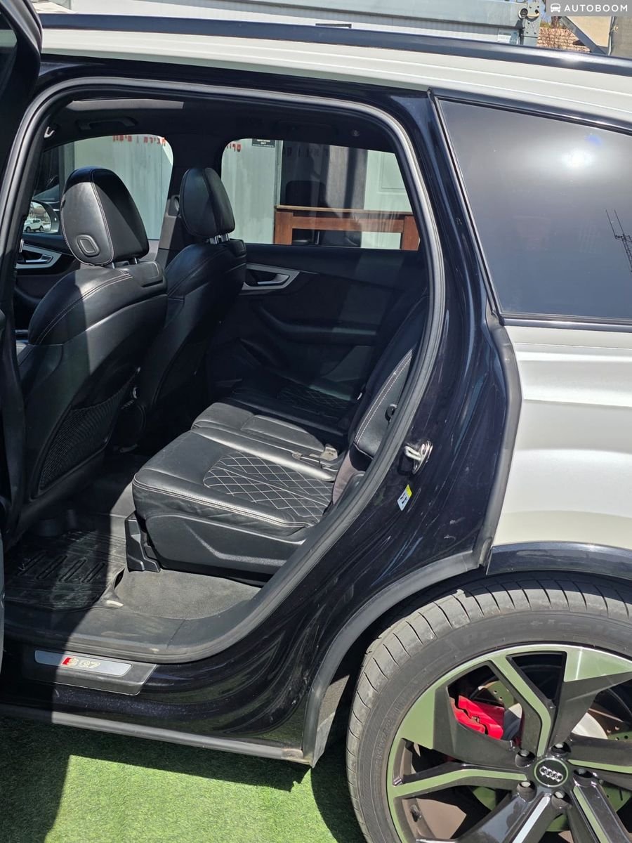 Audi SQ7 2017 white diesel automatic — Tel Aviv, Israel