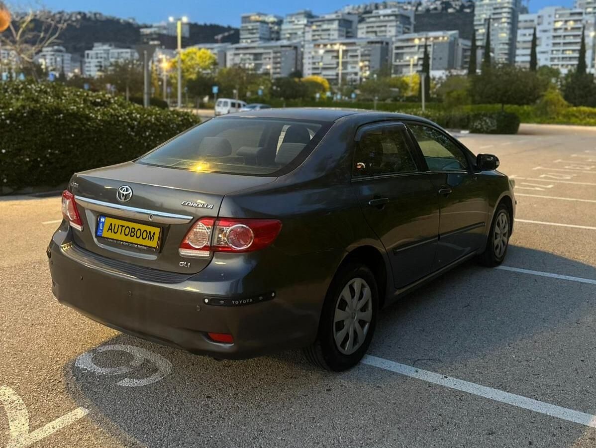 Toyota Corolla 2011 GLI automatic 1.6 petrol 83000 km — Tel Aviv, Israel