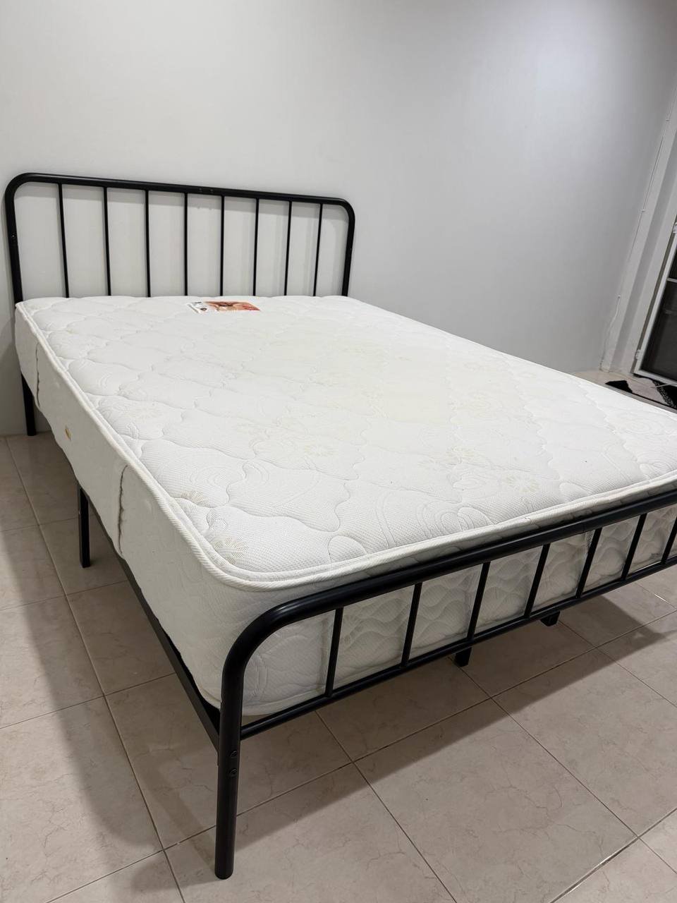 Cama con colchón 8000 THB — Phuket, Tailandia