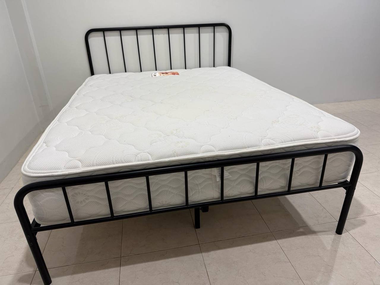 Cama con colchón 8000 THB — Phuket, Tailandia