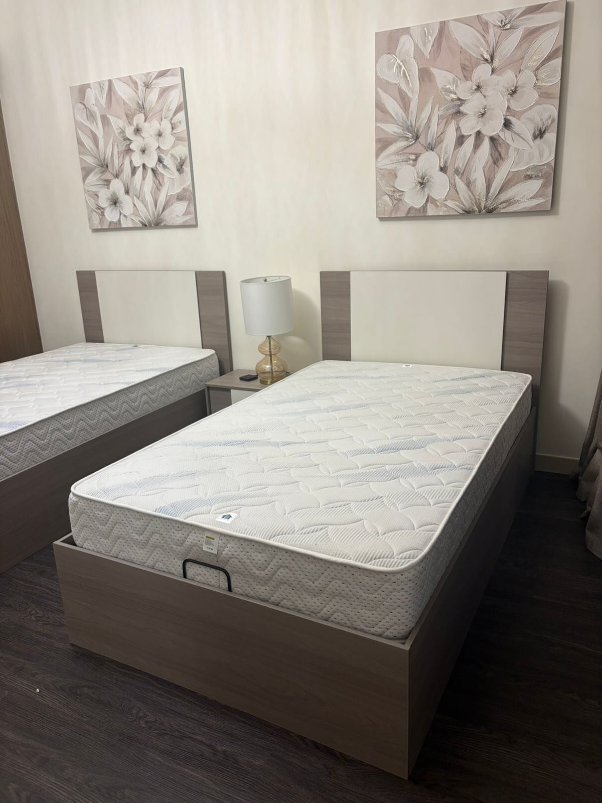 Комплект мебели для спальни (2 кровати) Home Center — Абу-Даби, ОАЭ