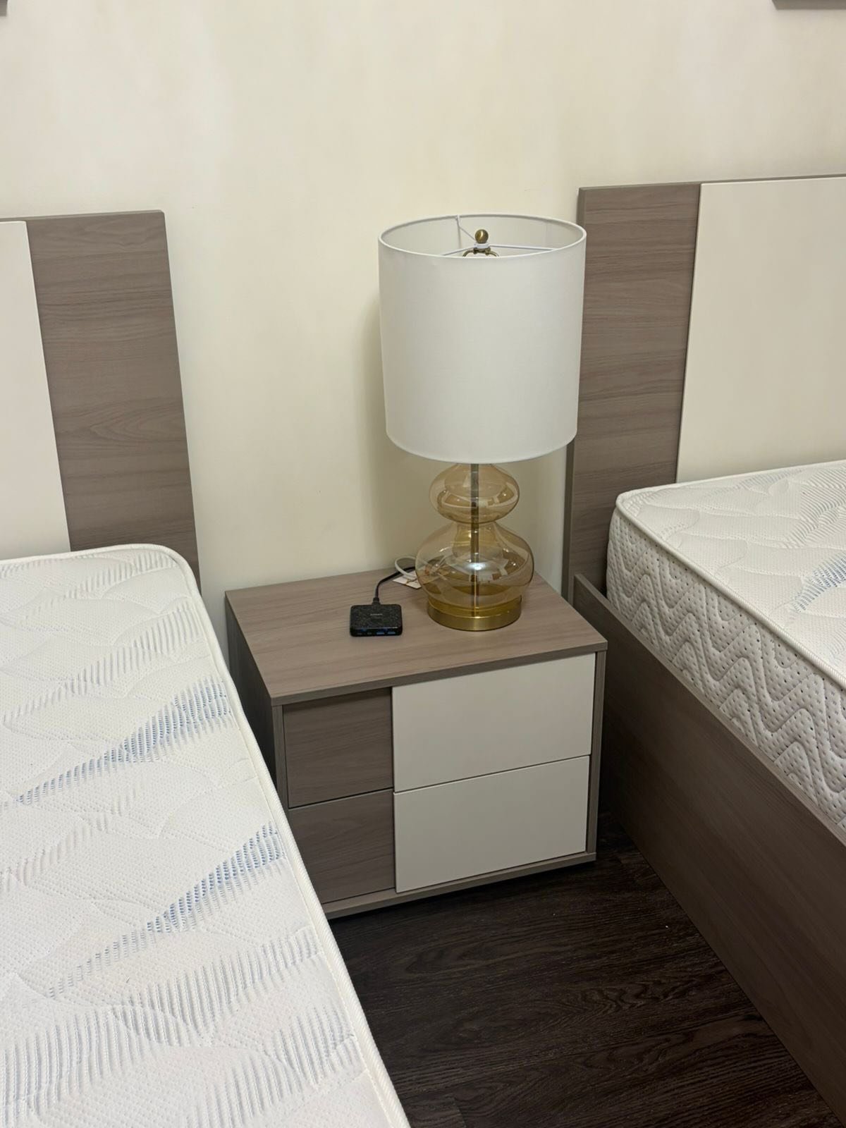 Комплект мебели для спальни (2 кровати) Home Center — Абу-Даби, ОАЭ