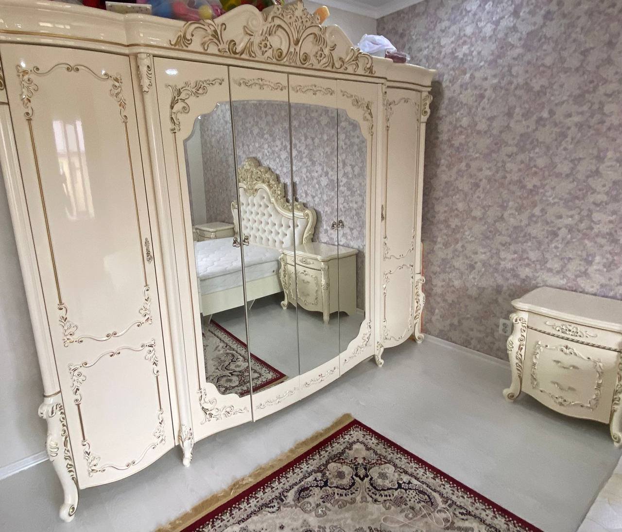 Спальный гарнитур: кровать, тумбочки, зеркало, туалетный стол, шкаф — used - excellent — Санкт-Петербург, Россия