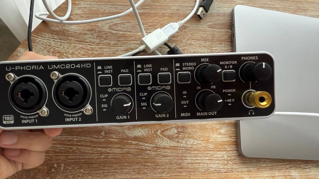 Behringer U-Phoria UMC204HD звуковая карта — Бали, Индонезия