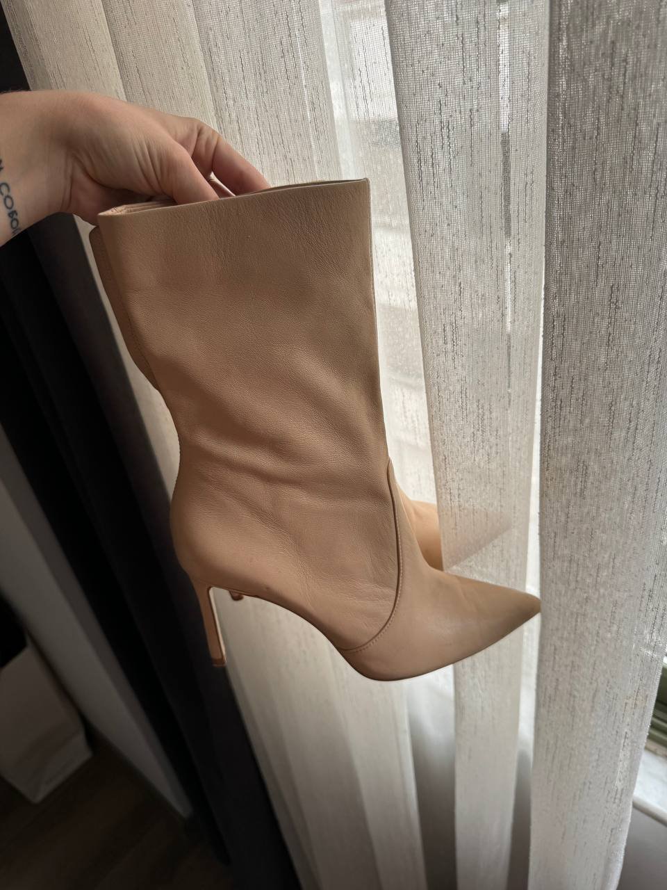 Botines beige, punta desgastada — Alanya, Turquía Botines beige, punta desgastada — Alanya, Turquía