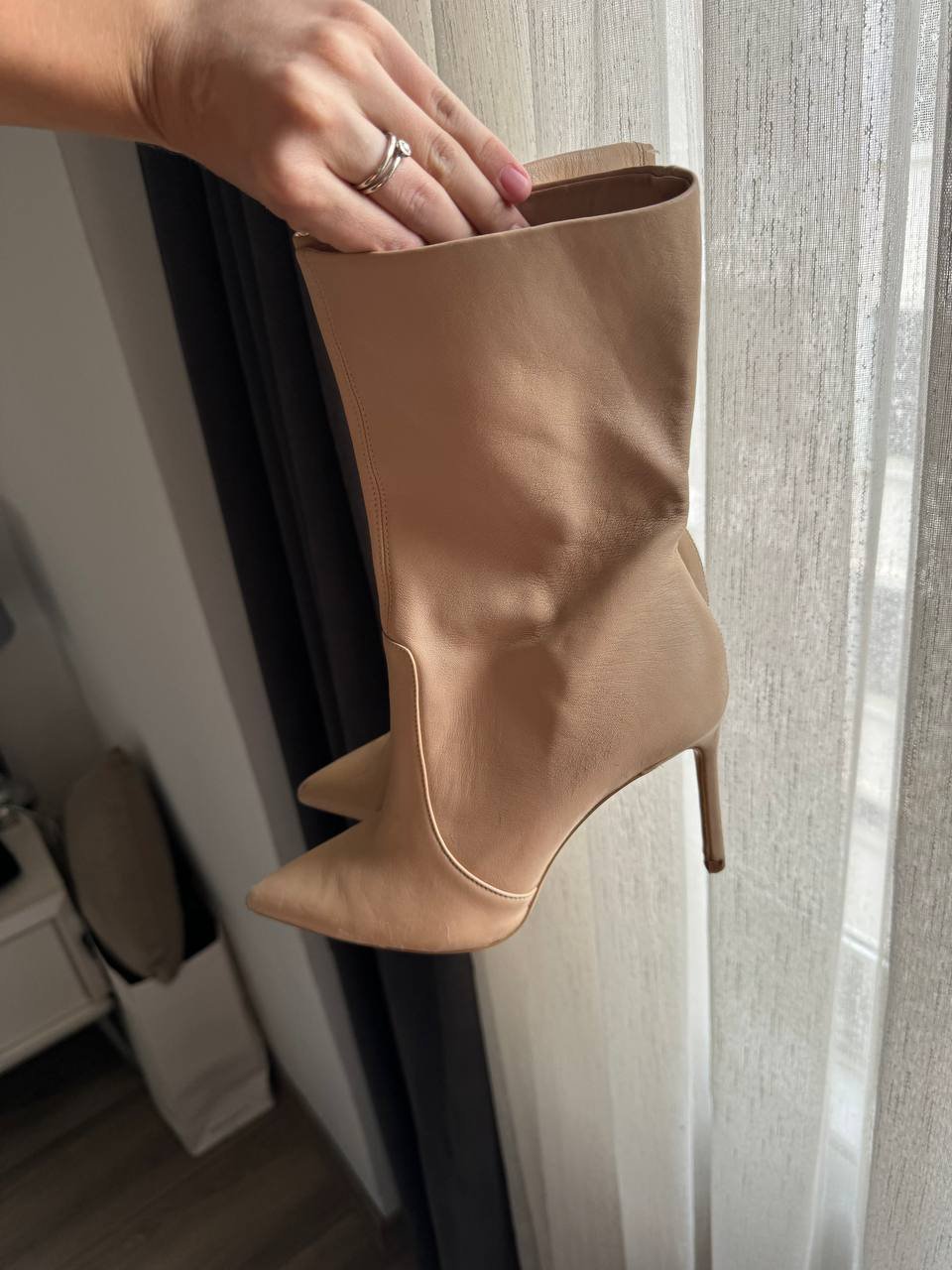 Botines beige, punta desgastada — Alanya, Turquía Botines beige, punta desgastada — Alanya, Turquía