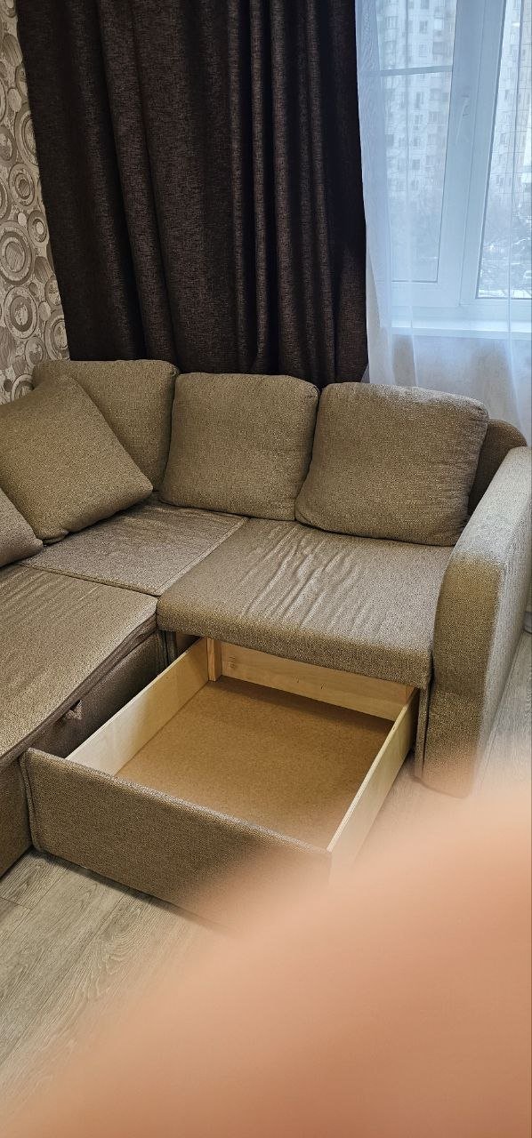 Beige corner sofa with upholstery and storage drawer — Moscow, Russia Beige corner sofa with upholstery and storage drawer — used — Moscow, Russia