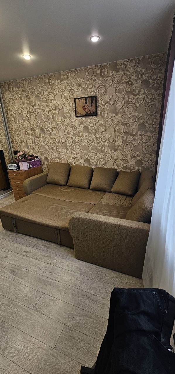 Beige corner sofa with upholstery and storage drawer — Moscow, Russia Beige corner sofa with upholstery and storage drawer — used — Moscow, Russia