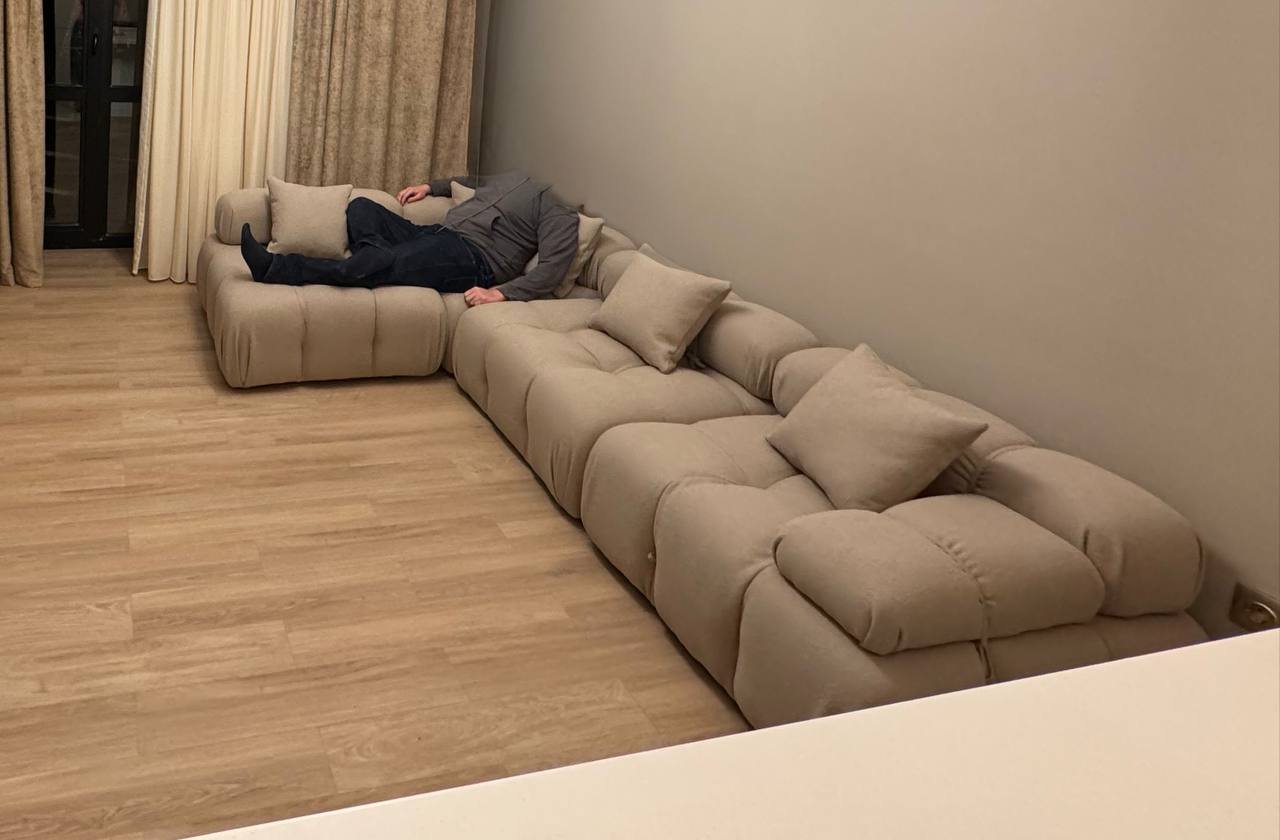 كنبة بيج مقابل 1000 لاري — تبليسي, جورجيا
