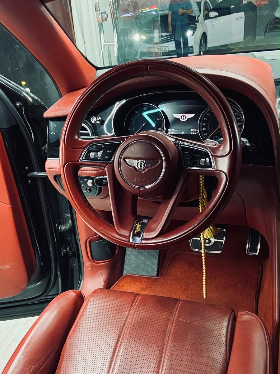 Bentley Bentayga V8 2018, equipado completo — Dubái, EAU Bentley Bentayga V8 2018, equipado completo — usado — Dubái, EAU