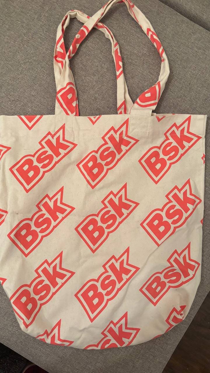 شنطة توت Bershka BSK غير مستخدمة — غير مستخدم — بلغراد, صربيا