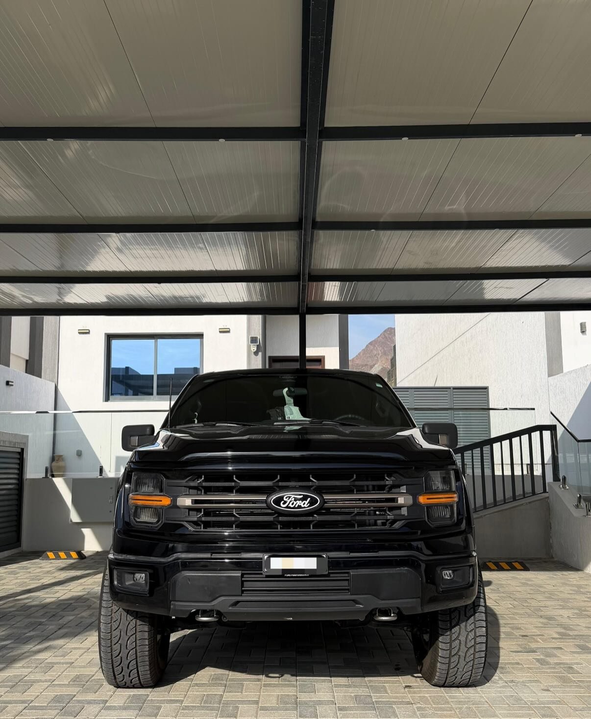 Ford F-150 2025 черный, 4x4, импорт из США — Дубай, ОАЭ