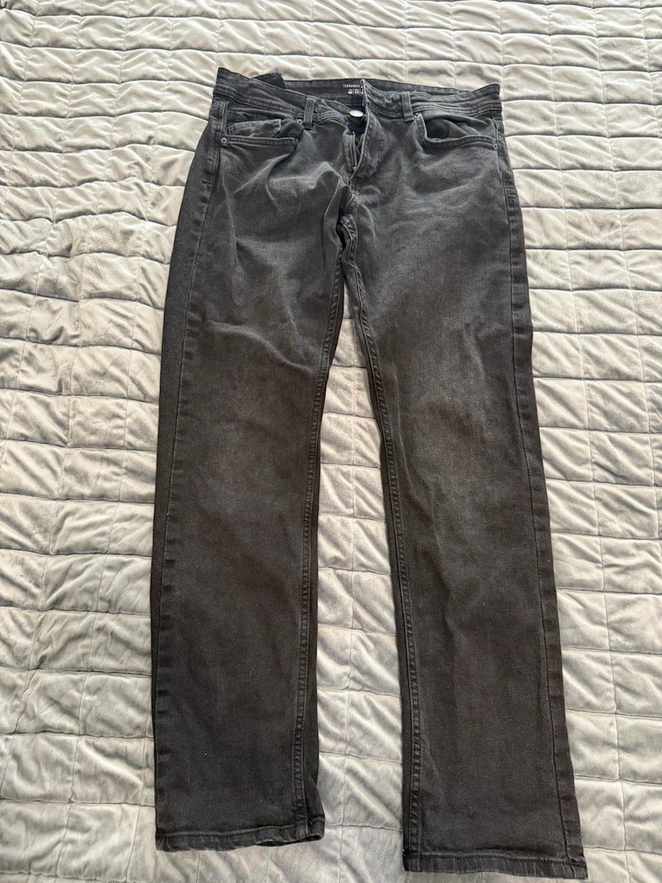 Jeans negros, talla L — 500 RSD — Belgrado, Serbia Jeans negros, talla L — 500 RSD — usado — Belgrado, Serbia