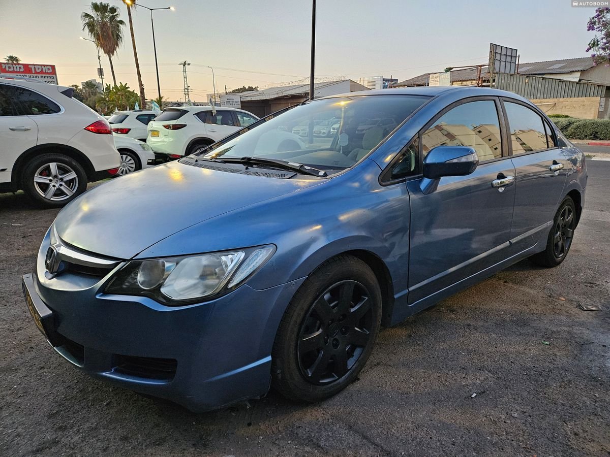 Blue Honda Civic 2007 LS automatic 1.8 — Tel Aviv, Israel