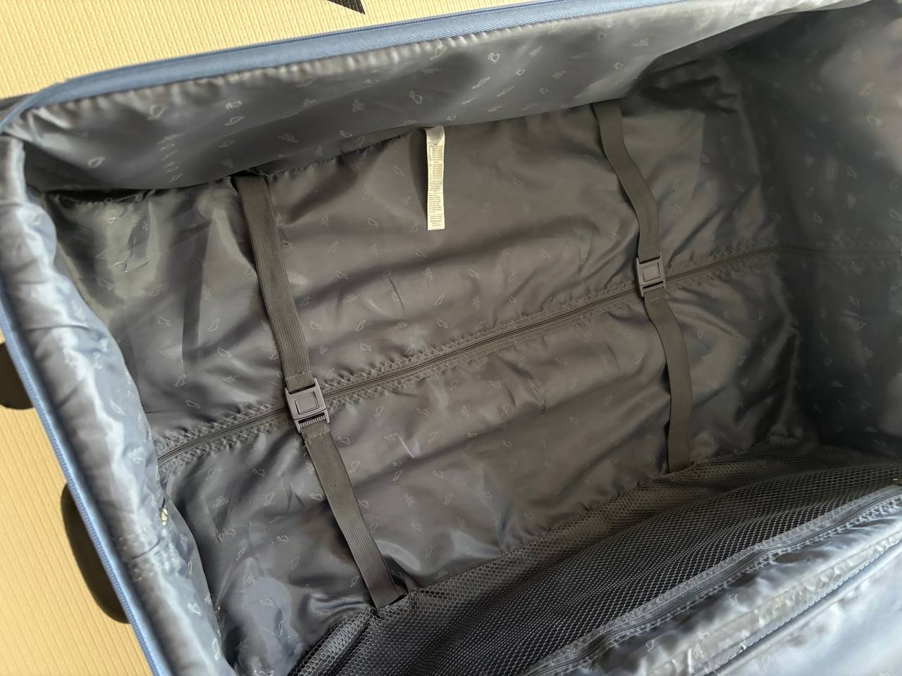 Синий чемодан Traveler, б/ — б/у — Валенсия, Испания